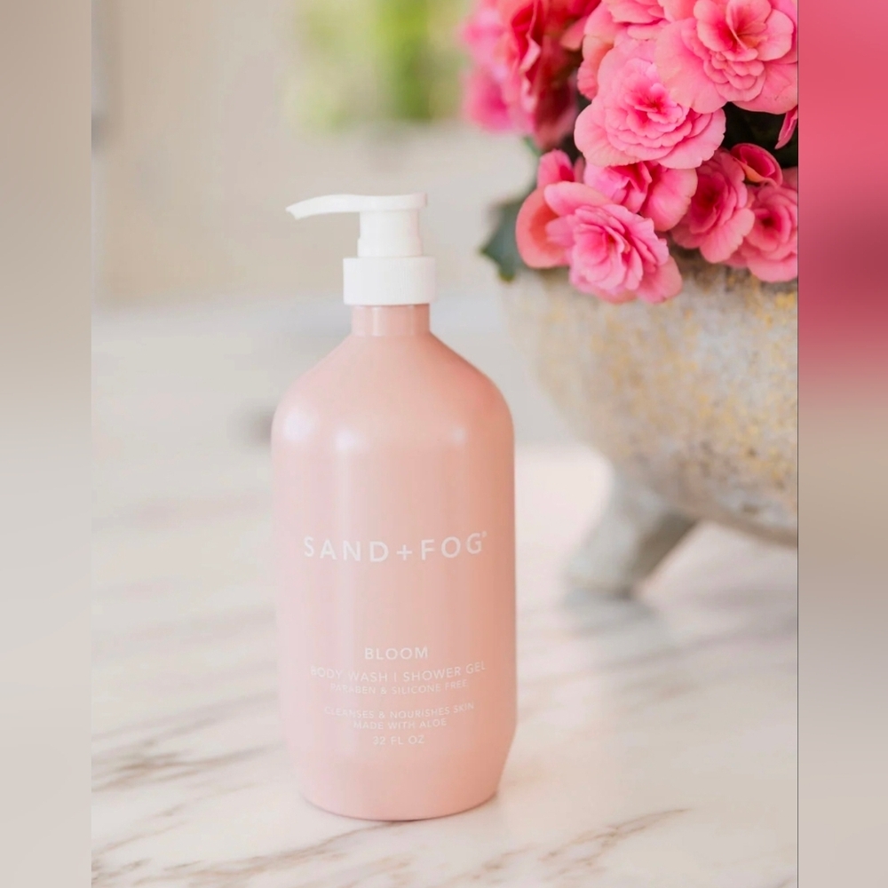 NEW Sand & Fog Bloom Body Wash / Shower Gel ~ 32 Oz - Picture 2 of 3